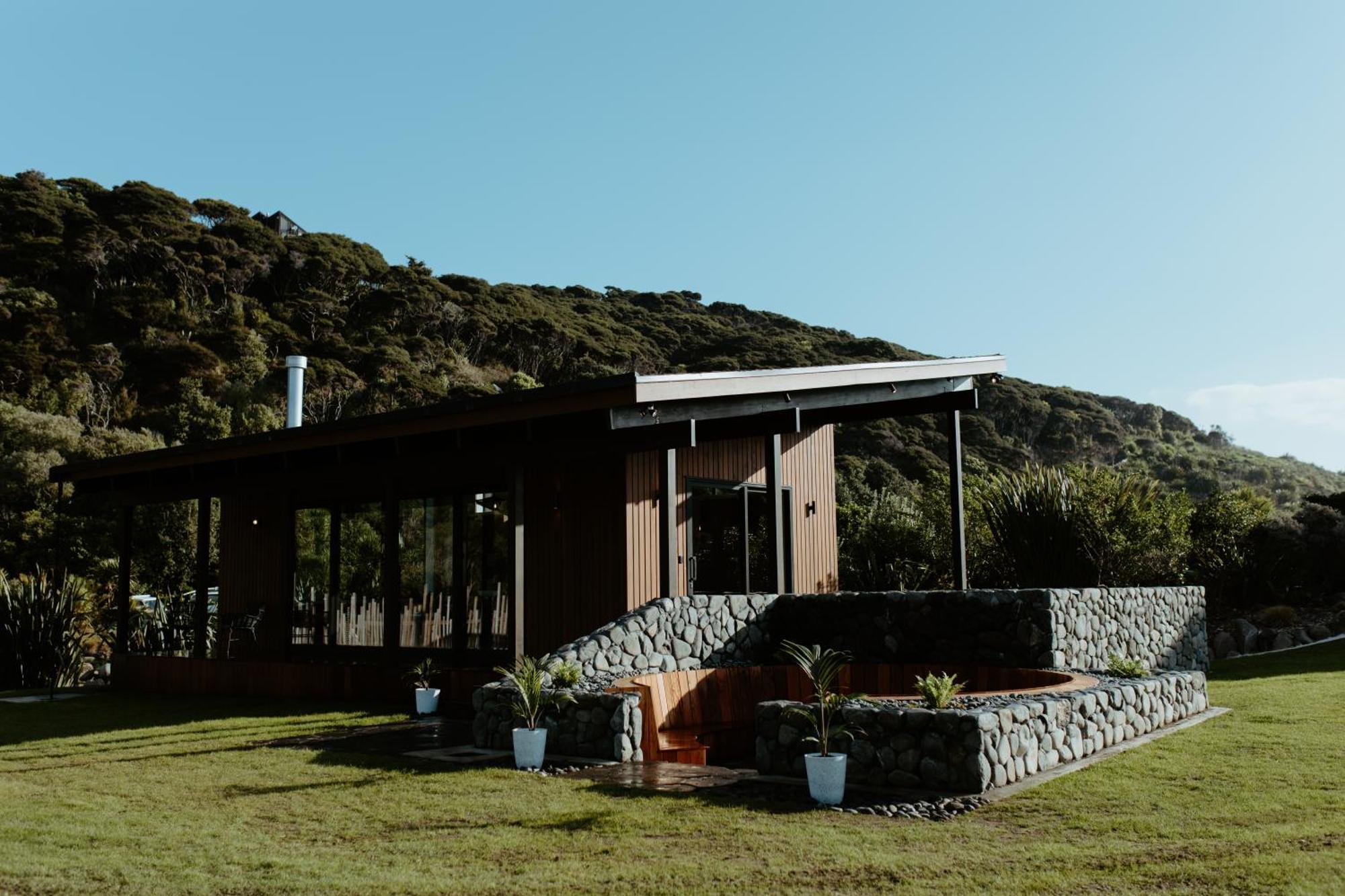 Te Whaanga Retreat & Spa Otel Raglan Dış mekan fotoğraf